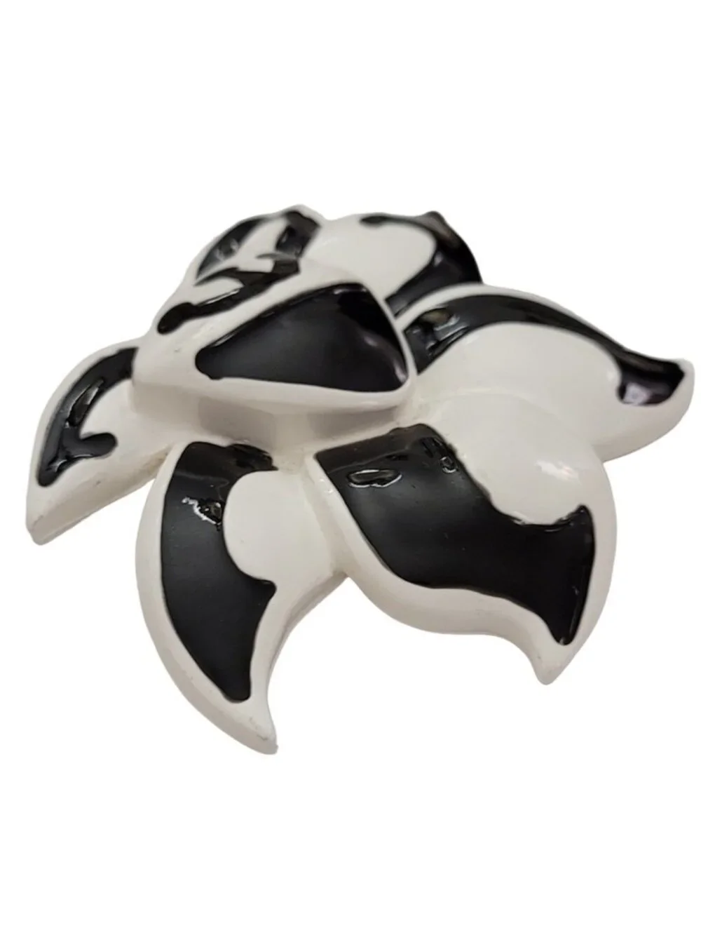 Signed D.L. Black White Modernist Molded Flower Brooch Pin K631